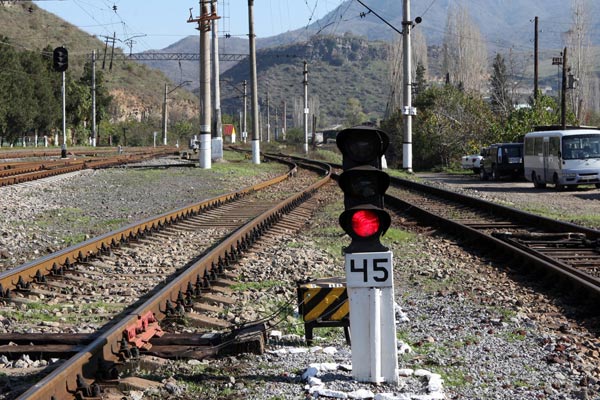 http://www.armenianow.com/sites/default/files/img/imagecache/600x400/rail-roads-armenia.jpg