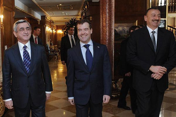 http://www.armenianow.com/sites/default/files/img/imagecache/600x400/sargsyan-medvedev-aliev-meeting_0.jpg