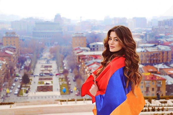 Iveta-Mukuchyan_1