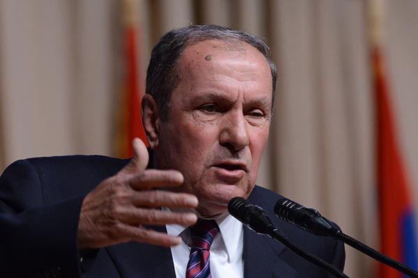 levon-ter-petrosyan-first-president-armenia_0