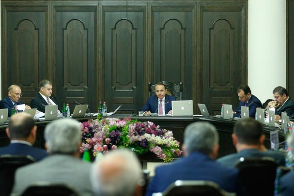Hovik-Abrahamyan-corruption-government-session