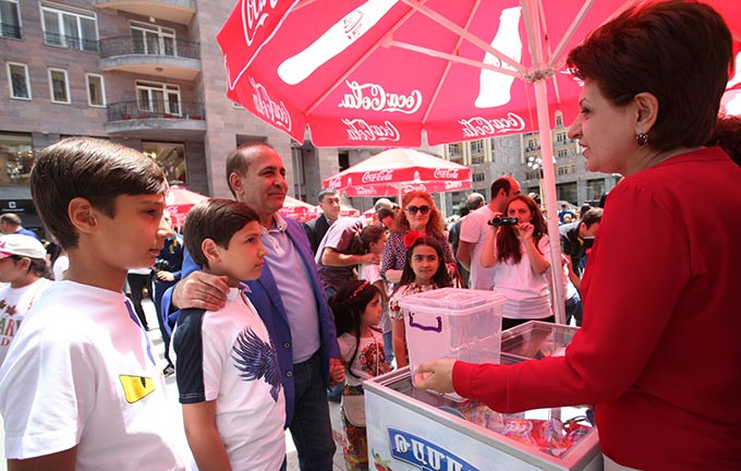 Hovik-Abrahamyan-ice-cream-northern-avenue