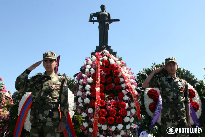 mother armenia soldier victory park